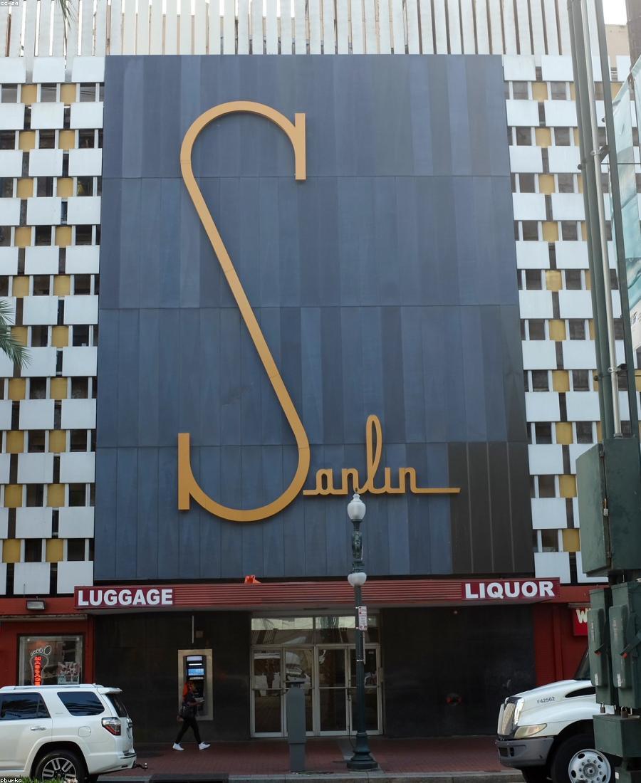 FORM tarafından tasarlanan modern bir yapının cephesi